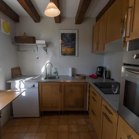 Charmante Maison Avec Jardin Proche Commerces Et De Donnant - Bangor, France - Fr-1-418-111 *