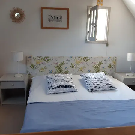 Charmante Maison Avec Jardin Proche Commerces Et De Donnant - Bangor, France - Fr-1-418-111 *